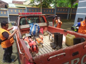 Pembersihan Pohon Tumbang Lanjutan. Senin, 27 Februari 2023. KM16-18 Kecamatan Tugu.