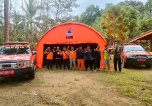 Kamis, 2 Maret 2023. KEGIATAN PEMASANGAN TENDA DI AREA PANTAI DAMAS DESA KARANGGANDU KECAMATAN WATULIMO