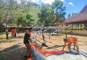 Senin, 6 Maret 2023. KEGIATAN BONGKAR TENDA DI AREA PANTAI DAMAS DESA KARANGGANDU KECAMATAN WATULIMO