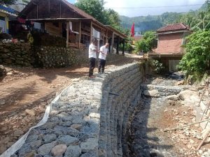 Rabu, 14 Juni 2023 BPBD Kab. Trenggalek Monitoring Pemasangan Bronjong di Ds. Bangun dan Ds. Bendoroto Kecamatan Munjungan