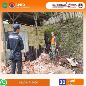 Jumat, 30 Juni 2023. Rumah Roboh, RT.11 RW.03 Dusun Krajan Desa Ngrambingan Kecamatan Panggul. Kab Trenggalek