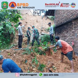 Jumat, 07 Juli 2023. TANAH LONGSOR di RT.49 RW 12 Dsn. Gembes Ds. Masaran Kec. Munjungan Kab. TrenggalekJ