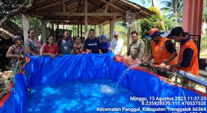 Minggu, 13 Agustus 2023. Pendistribusian Air bersih di Ds.ngrencak .Kec Panggul.