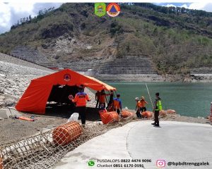 Senin, 20 November 2023 BPBD Trenggalek melaksanakan giat pemasangan tenda dalam rangka persiapan peningkatan kapasitas TRC-PB Kabupaten Trenggalek di Bendungan Kec. Tugu Trenggalek.