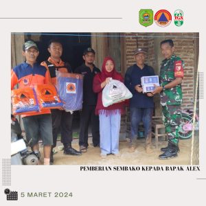 Selasa, 5 Maret 2024. BPBD Kabupaten Trenggalek memberikan bantuan sembako kepada warga terdampak bencana tanah longsor di Ds. Besuki Kec. Panggul