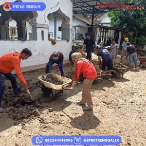 Minggu, 21 April 2024. BPBD Kab. Trenggalek Melakukan pembersihan endapan lumpur pasca banjir yang terjadi di Dsn. Temon Ds. Ngares Kec. Trenggalek