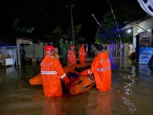Kamis, 18 April 2024. Pemantauan banjir luapan di beberapa titik wilayah Kec. Trenggalek dan Kec. Karangan