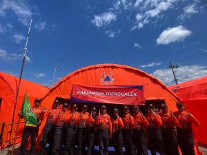 Sabtu 13 Juli 2024, BPBD Trenggalek Mengikuti Lomba Pemasangan Tenda pada acara Gelar Peralatan Penanggulangan Bencana 2024 di Banyuwangi