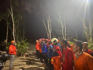 Minggu, 21 Juli 2024. BPBD Kab. Trenggalek Melakukan Penangganan Kebakaran Hutan dan lahan di Gunung Jaas