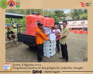 Kamis, 8 Agustus 2024 Badan Penanggulangan Bencana Daerah Kabupaten Trenggalek melakukan penyaluran tandon air ke warga Desa Cakul Kecamatan Dongko