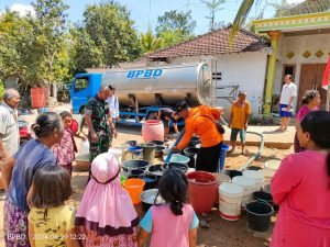 Kamis, 29 Agustus 2024. BPBD Kab. Trenggalek mendistribusikan bantuan air bersih ke Kecamatan Tugu, Kecamatan Durenan, Kecamatan Gandusari dan Kecamatan Panggul