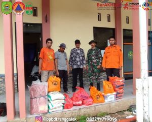 Rabu, 11 Desember 2024. BPBD Kabupaten Trenggalek melaksanakan Assessment sekaligus penyerahan bantuan sembako kepada korban terdampak bencana tanah longsor di Desa Sawahan Kecamatan Panggul dan Desa Cakul Kecamatan Dongko