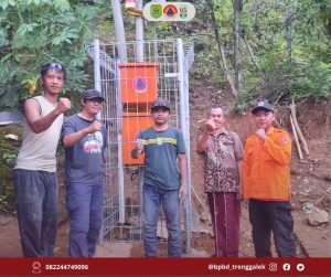Selasa, 24 Desember 2024 BPBD Kab. Trenggalek bersama BPBD Provinsi jawa Timur melakukan monitoring dan pemeliharaan EWS Tanah Longsor atau Early Warning System di Ds. Depok Kec. Bendungan