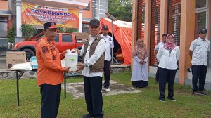 Rabu, 8 Januari 2025. BPBD Kabupaten Trengalek Menyerahkan Bantuan Berupa Sarana Prasarana Penanggulangan Penyakit Mulut dan Kuku Kepada Dinas Peternakan