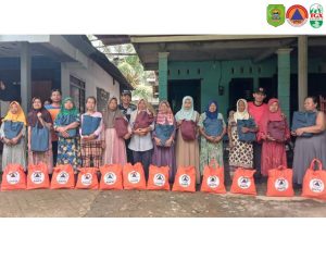 Pada hari Kamis, 20 Februari 2025 BPBD Kab. Trenggalek melaksanakan pendistribusian bantuan logpal bagi warga terdampak angin kencang di Ds.Ngrayung Kec. Gandusari.