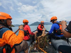 Rabu, 19 Februari 2025, BPBD Kabupaten Trenggalek melaksanakan kegiatan peningkatan kapasitas pengoperasional perahu karet di Pantai Mutiara Tasikmadu, Watulimo.