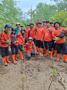25 Februari 2025. BPBD Kabupaten Trenggalek Melakukan Penanaman Mangrove di hutan Mangrove Pancer Cengkrong, Desa Karanggandu, Kecamatan Watulimo