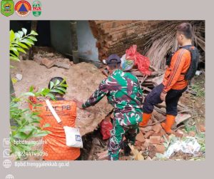 Jum’at, 14 Maret 2025. Terjadi Tanah Longsor dengan ketinggian Tebing 20m dan lebar 2,5m di Wilayah Desa Barang
