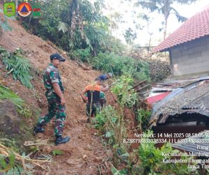 Selasa, 13 April 2025. TERJADI TANAH LONGSOR DI DESA BANGUN KECAMATAN MUNJUNGAN