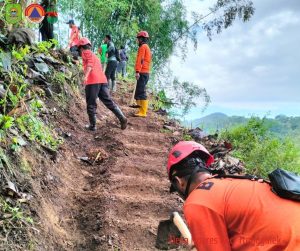Minggu, 1 Juni 2025. BPBD Trenggalek bersama TNI, POLRI, POLHUT, Perangkat Desa Ngares dan warga Dsn. Temon, Desa Ngares, Kecamatan Bendungan