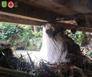 Kamis, 05 Juni 2025. TERJADI JEMBATAN AMBROL DAN BADAN DAN TIANG JEMBATAN PUTUS KECAMATAN WATULIMO