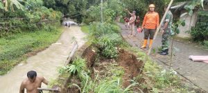 MINGGU, 29 Juni 2025. TERJADI TANAH LONGSOR DI DESA WONOCOYO KEC. PANGGUL