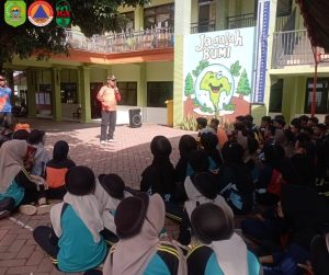 Jumat, 18 Juli 2025. BPBD Kabupaten Trenggalek Memberikan Sosialisasi Kebencanaan di MPLS di SMAN 1 Panggul