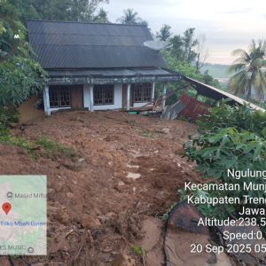 Sabtu , 20 September 2025. KEJADIAN BENCANA TANAH LONGSOR DI DESA NGULUNGWETAN KEC. MUNJUNGAN KAB. TRENGGALEK