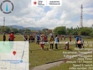 Kamis, 4 September 2025. BPBD Trenggalek menyelenggarakan sebuah pelatihan di Lapangan Rejowinangun yang berfokus pada keterampilan pasang bongkar tenda kepada adik-adik PMR
