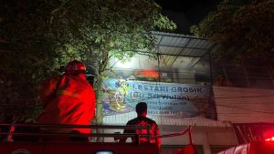 Kamis, 16 Oktober 2025 BPBD Kab. Trenggalek membantu Supply air Damkar memadamkan kebakaran toko Grosir ‘SRI LESTARI’ di RT 01 RW 01 Kel. Ngantru Kec. Trenggalek