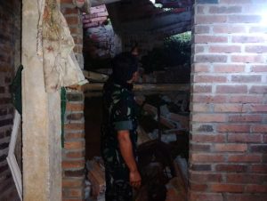 Hujan deras di wilayah Kec. Dongko hari Sabtu 01 November 2025 mulai pukul 13.30 WIB mengakibatkan tanah longsor menimpa rumah Mbah. Giyah warga RT 62 RW 14 Dsn. Ngandong Ds. Siki Kec. Dongko