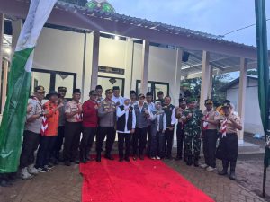 Trenggalek, 04 Desember 2025 – Gubernur Jawa Timur, Khofifah Indar Parawansa, meresmikan Hunian Sementara (Huntara) “Kinasih Indah Persada” dan Masjid “Ikhlas Bhakti” di Desa Ngrandu, Kecamatan Suruh