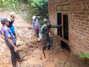 Kamis, 1 Januari 2026.  Terjadi tebing longsor di Desa Siki Kec. Dongko