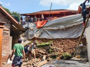 Senin, 6 April 2026. Terjadi Tebing Longsor di Dsn. Gading Ds. Jombok Kec. Pule