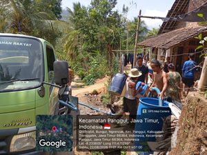 Sabtu, 22 Agustus 2026 BPBD Trenggalek melaksanakan pendistribusian air bersih di beberapa titik