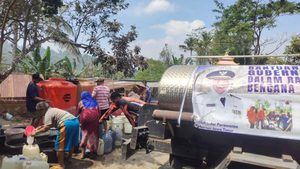 Minggu, 23 Agustus 2026 BPBD Kab. Trenggalek melaksanakan pendistribusian air bersih di beberapa titik